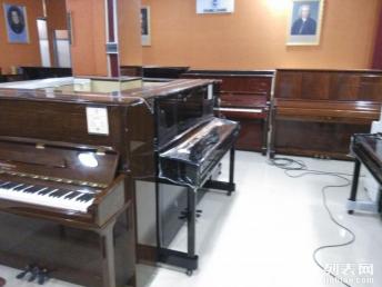 图 进口二手钢琴 广州二手钢琴哪里卖 广州昊翔钢琴厂500架库存 广州其他物品交易